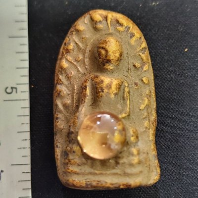 พระลือสองหน้าเนื้อดิน เม็ดพระธาตุ กรุดอยไซ