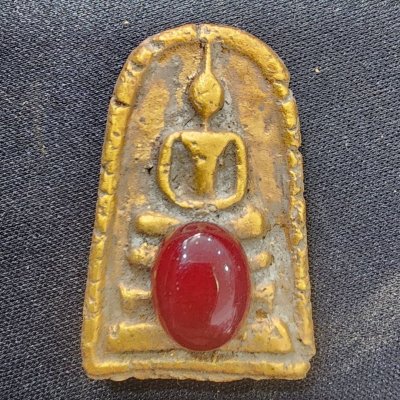 พระสมเด็จเนื้อดินทอง เม็ดพระธาตุ กรุดอยไซ