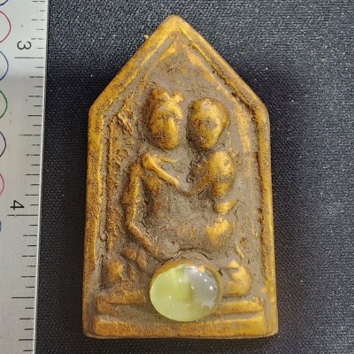 พระขุนแผนอุ้มนางเนื้อดิน เม็ดพระธาตุ กรุดอยไซ