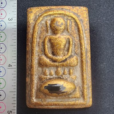 พระสมเด็จไกเซอร์เนื้อดิน บนเหล็กไหล กรุดอยไซ