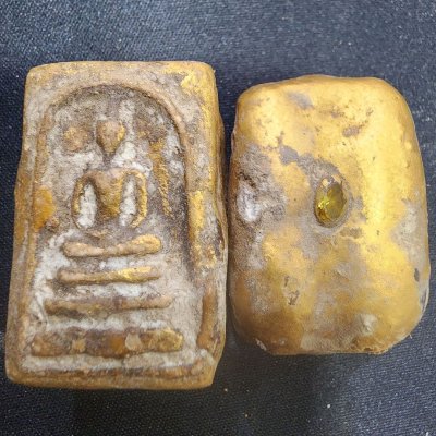 พระสมเด็จ หลังเหล็กไหลคู่ กรุดอยไซ