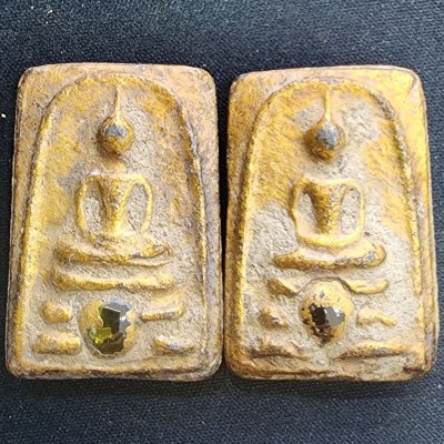 พระสมเด็จสองหน้าเนื้อชิน เม็ดพระธาตุ กรุดอยไซ