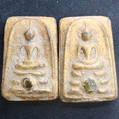 พระสมเด็จสองหน้าเนื้อชิน เม็ดพระธาตุ กรุดอยไซ