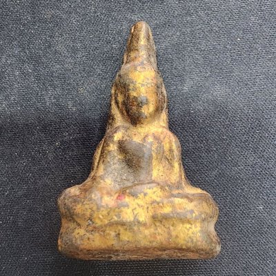 พระท่ากระดานเนื้อดิน กรุดอยไซ