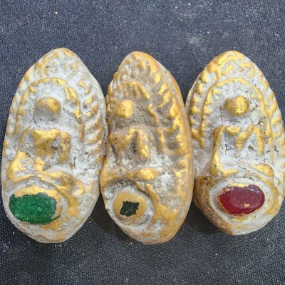 พระคงเนื้อชิน เม็ดพระธาตุ หลังเหล็กไหล กรุดอยไซ