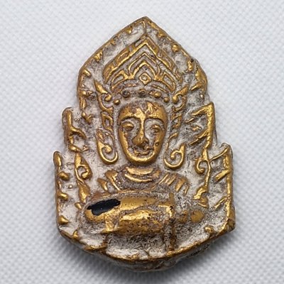 พระเจ้าอโศกเนื้อชินทอง บนเหล็กไหล เม็ดพระธาตุ (สินธพ) กรุดอยไซ
