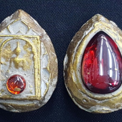 พระสมเด็จบนเม็ดพระธาตุ