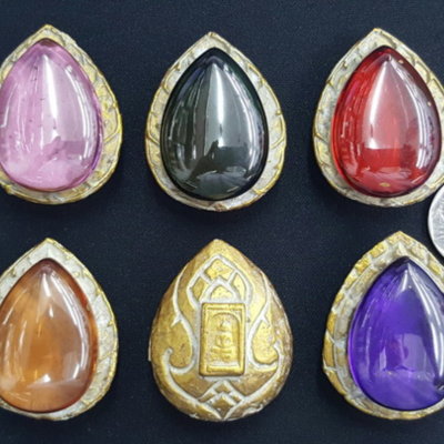 พระสมเด็จหลังเม็ดพระธาตุ