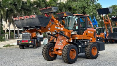 รถตักล้อยางรุ่น OX938