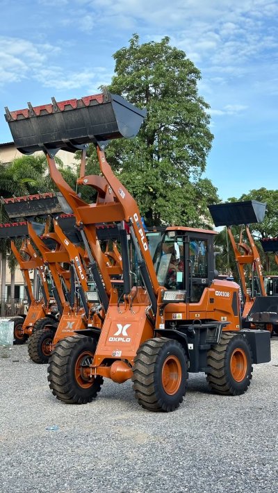รถตักล้อยางรุ่น OX938