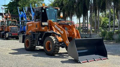 รถตักล้อยางรุ่น OX942