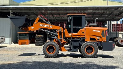 รถตักล้อยางรุ่น OX942