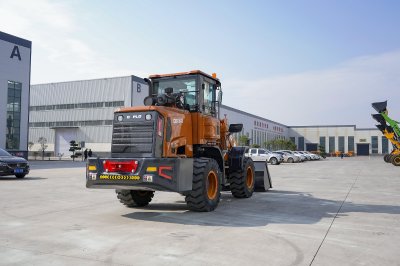 รถตักล้อยางรุ่น OX942