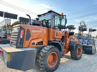 รถตักล้อยางรุ่น OX952L