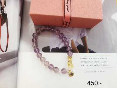 สร้อยข้อมือหินมงคลโทนสีม่วงประดับจี้ชาร์มสีทองและคริสตัล