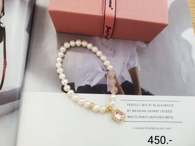 สร้อยข้อมือไข่มุกประดับหินสีชมพูและจี้คริสตัลทรงเหลี่ยม