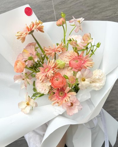 Sweet Apricot Bouquet