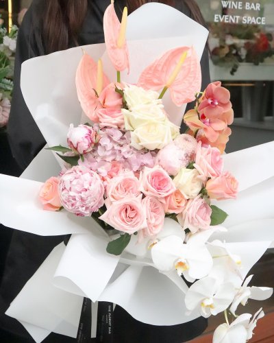Peach Bouquet with White Farland Orchid