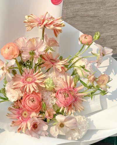 Sweet Apricot Bouquet