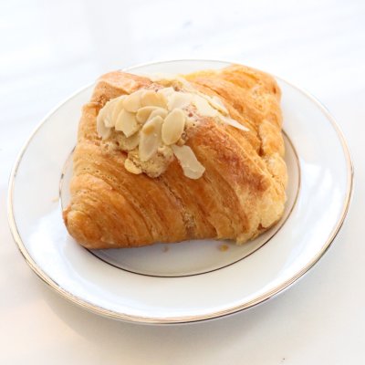 ALMOND CROISSANT