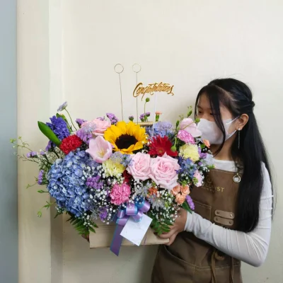 กระเช้าดอกไม้แสดงความยินดี