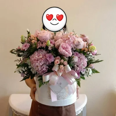 กล่องดอกไม้สีม่วง