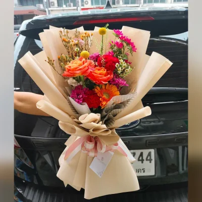 ช่อดอกไม้โทนสีส้มชมพู