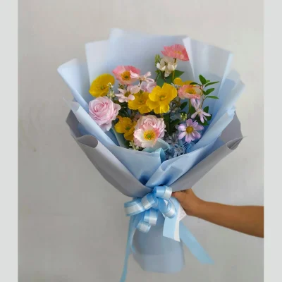 ช่อดอกไม้ประดิษฐ์ ห่อสีฟ้า