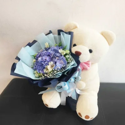 หมี 68 cm. อุ้มช่อไฮเดรนเยีย