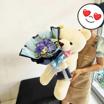 หมี 68 cm. อุ้มช่อไฮเดรนเยีย