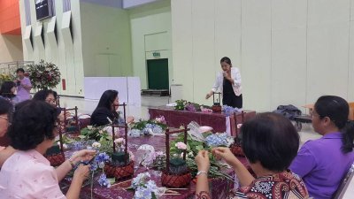 รับสอนจัดดอกไม้