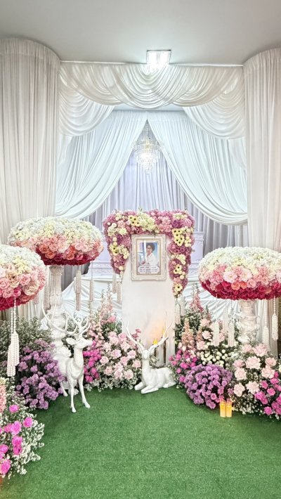 ดอกไม้ผ้าผสมดอกไม้สด 45,000 บาท