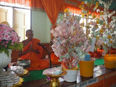ทอดผ้าป่าสามัคคี