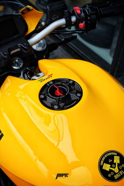 tmw_gas_cap_ducati_monster_821_ฝาถังน้ำมันแต่งรถดูคาติดำแดงอลูมิเนียม