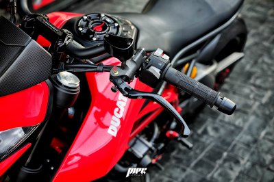Ducati_hypermotard_950_ของแต่งรถเบรมโบ้ปั๊มคลัชโลโก้แดงกระปุกน้ำมันเบรคคลัชดำ_brembo brake clutch master cylinder_motocorse