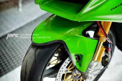 Ducati_panigalev4s_green_ทำสีรถดูคาติบังโคลนหน้าคาร์บอน mpkconcept