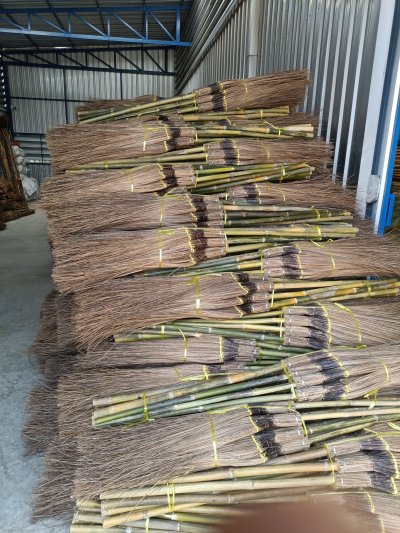 ไม้กวาดทางมะพร้าว (เล็ก)