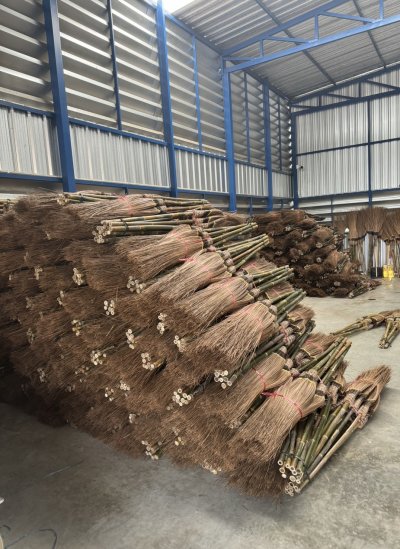 ไม้กวาดทางมะพร้าว (เล็ก)