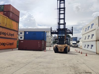 Container Lifting Driving Training.