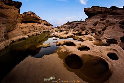 สามพันโบก
