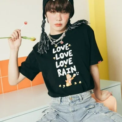 Black love rain loves tender heart bear Tee
