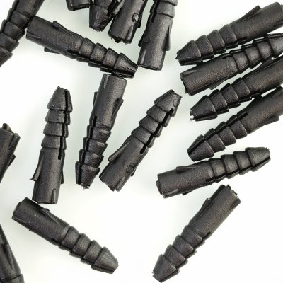 พุกพลาสติก สีดำ No.7 (100ตัว/ถุง)