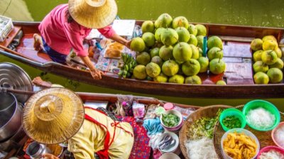 Damnoen Saduak Floating Market