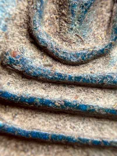 พระสมเด็จวัดระฆังพิมพ์ใหญ่ หลังตราฉัตร ร.4 เนื้อสีฟ้า ส่งตามรูป