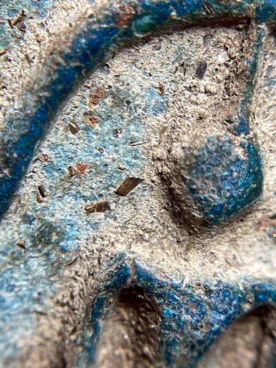 พระสมเด็จวัดระฆังพิมพ์ใหญ่ หลังตราฉัตร ร.4 เนื้อสีฟ้า ส่งตามรูป