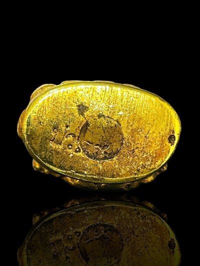 พระกริ่งปวเรศพิมพ์สมบูรณ์พูนสุข หลังมังกร ปี 2411 เนื้อกะไหล่ทอง