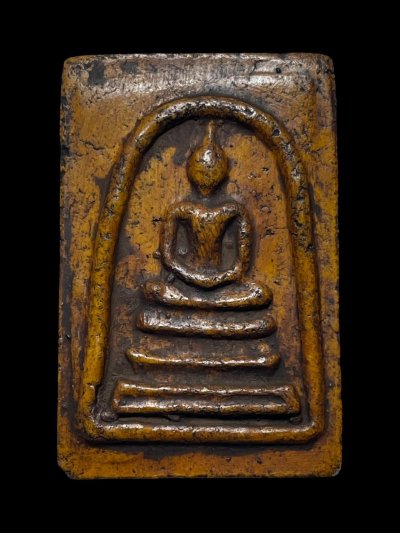 หีบพระสมเด็จวัดระฆังพิมพ์ใหญ่ ทรัพย์แสนล้าน เนื้อสีเหลืองลงรักน้ำเกลี้ยง ด้านในมีพระสมเด็จพิมพ์ใหญ่เนื้อสีเหลืองลงรักน้ำเกลี้ยง แม่เหล็กดูดติด