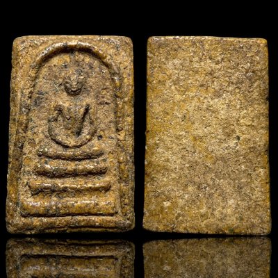 พระสมเด็จวัดระฆังพิมพ์มีหน้ามีตา เนื้อสีเหลือง ส่งตามรูป