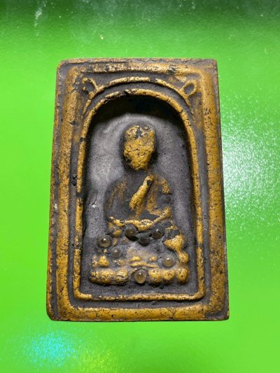 หลวงปู่ทวดพิมพ์ 2 หน้า เนื้อสีเหลืองอ่อน โรยพระธาตุ