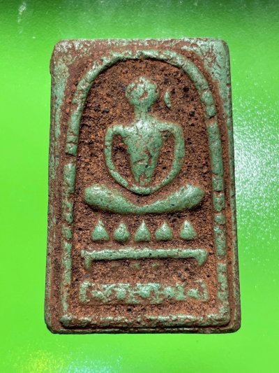 พระสมเด็จวัดระฆังพิมพ์ไกเซอร์ หลังหลวงปู่ทวด สนิมแร่เหล็กไหล